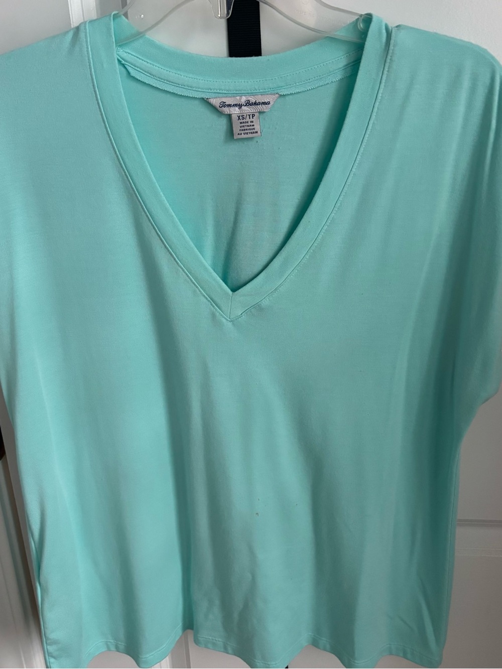 Tommy Bahama Women's Kauai V-Neck Tee in Aqua